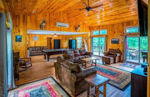 Spacious 5 Bedroom Cabin with Riverview & Black Lake Access - Foto 5