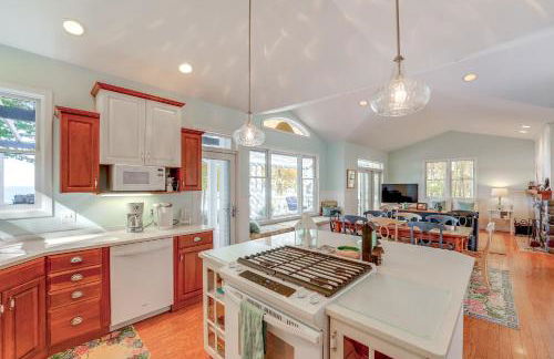 Cottage with Private Beach and Fire Pit in Manistee! - Foto 11