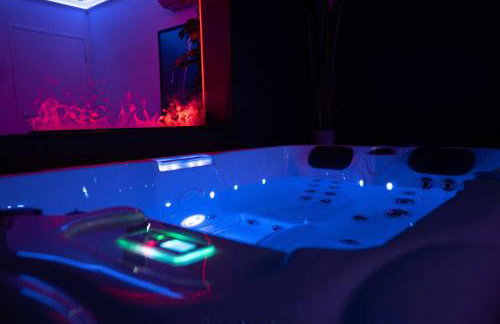 LA NUIT DES SECRETS Love Room 4 étoiles avec Jacuzzi et Sauna - Foto 5