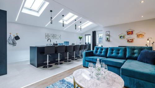 Incredible Home With Games Room, Sleeps 8, Parking Included, Perfect For Groups, Families, Contractors, Professionals - Foto 4