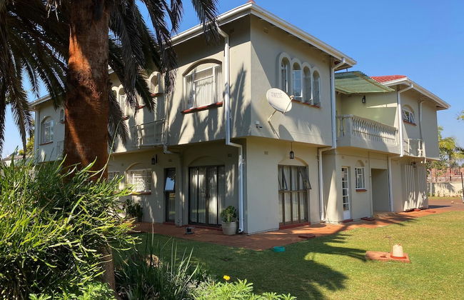 Luxurious 4 bed With Pool in Helensvale - 2255 - Foto 13