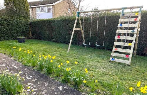 Green Haven Villa - 4BR Spacious House with Hot tub, Ample Parking, Air Condition, WIFI, Netflix, Patio & Garden - Foto 8