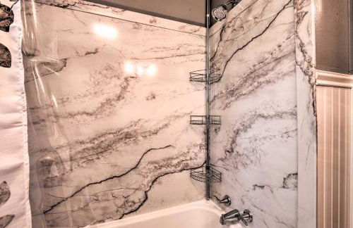 Cozy Family Home with Kayaks, Dock and Fire Pit! - Foto 17