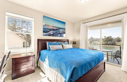 Seaside Waterfront condo walking to downtown and beach - Foto 25