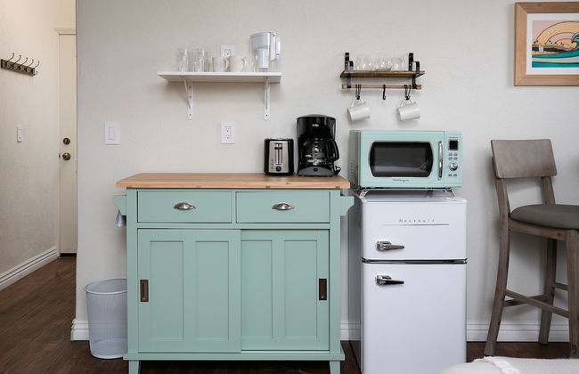 Charming Studio near Downtown! CDC Sanitized! - Photo 3