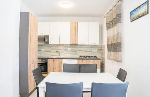 045b - Villetta Moderna 02-24E con VASCA IDROMASSAGGIO in giardino, solo 15 minuti da Mare e Spiaggia - Posto Auto GRATUITO - Foto 9