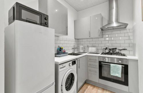 Free Parking - Sleeps 6 - 2 Bedrooms - Great Transport Links - Foto 15