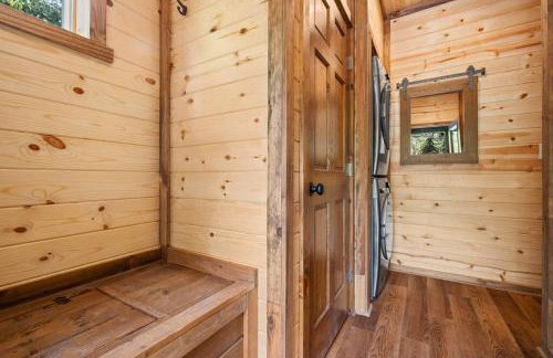 Riverside Oasis with Stunning Views, Cozy Firepit! - Photo 34