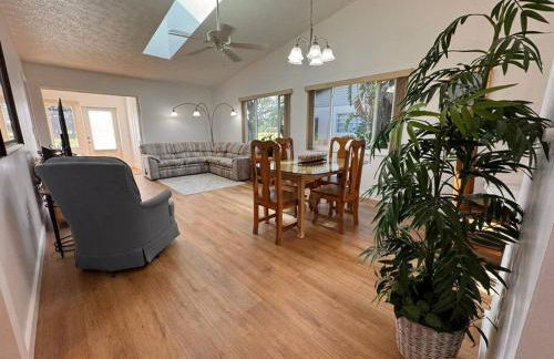 Stylish budget friendly retreat! - Foto 1