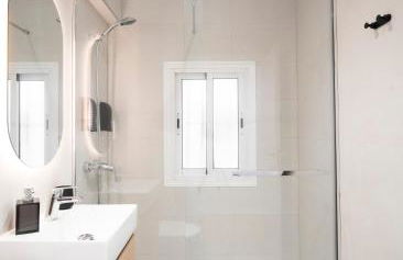 Ronda Suites junto estación tren y hospitales - Foto 15