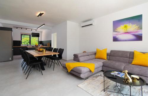 Modern 300m2 Villa - King Beds & Leisure Zone - Foto 15