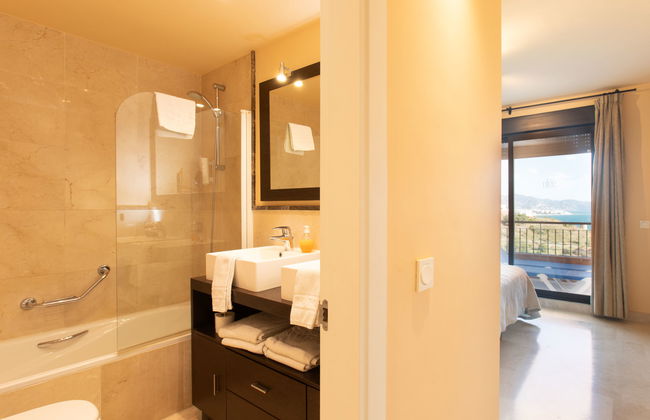 Lateral View - Photo 11