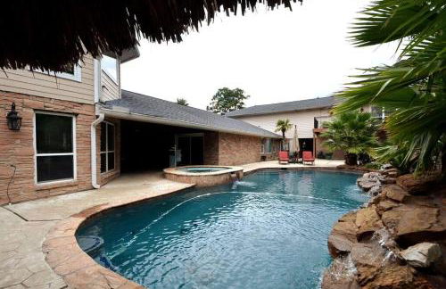 Crosby Backyard Oasis with Weekday Specials! - Foto 48