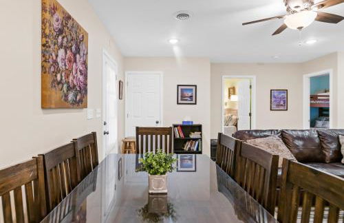 Dog-Friendly Cozy Home with Hot Tub and Lake Access - Foto 6