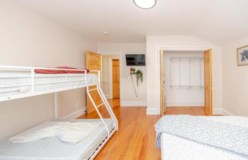 383 - 3BR Quincy - Chic House near Adams Park - Foto 31