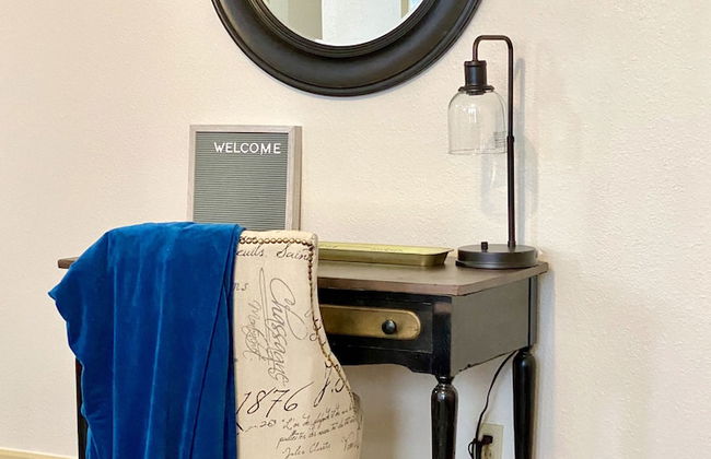 Evie's apartment - Photo 11