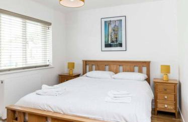 Spacious Modern Garden Family Home - Photo 21