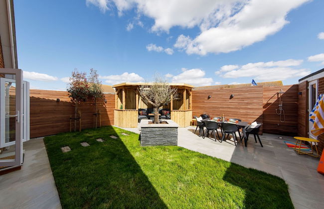 Coastal Retreat for 6 Close to Beaches - Photo 60