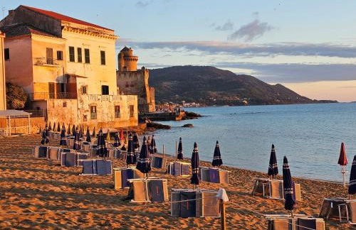 Elegante villa panoramica con giardino e idromassaggio a 10 minuti dal mare - Foto 78