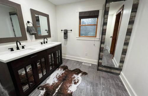 Golden Acres Ranch Hot Tub+Gameroom+Creek & wifi - Foto 27