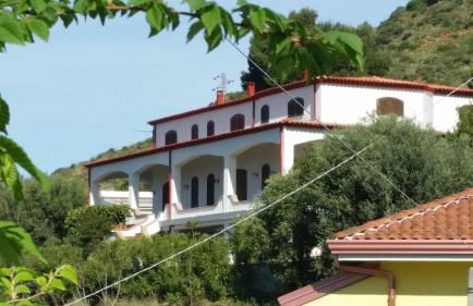 Villa Anna - Mansarda vista mare con giardino e patio - Photo 11