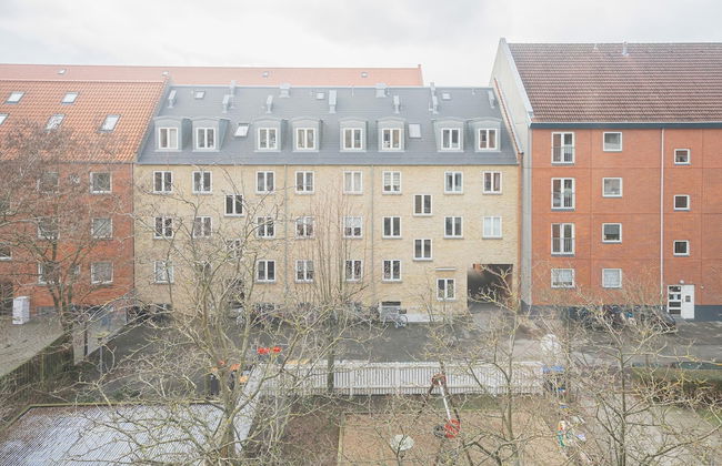 Refurbished 1-bed Close to Metro and Airport - Foto 9