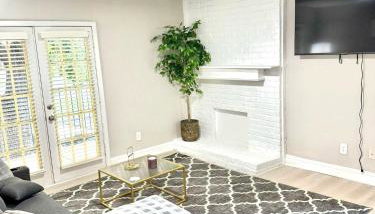 Cozy retreat 1Br 1Ba near hospital and tollway - Photo 2