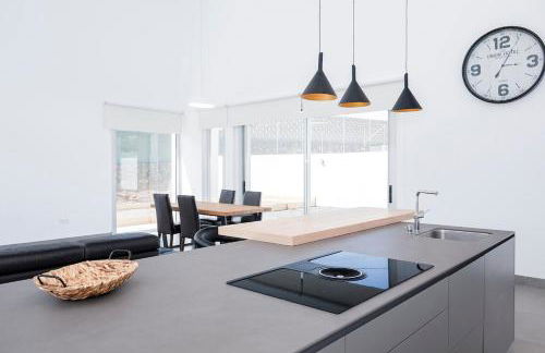 Independent villa with an immense heated pool! - Foto 9