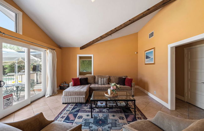 Dandelion by Avantstay Pool, 0.2mi to Downtown! - Foto 9