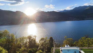 LAGUNA BLU - Villa da sogno con idromassaggio panoramico sul Lago di Como - Foto 1