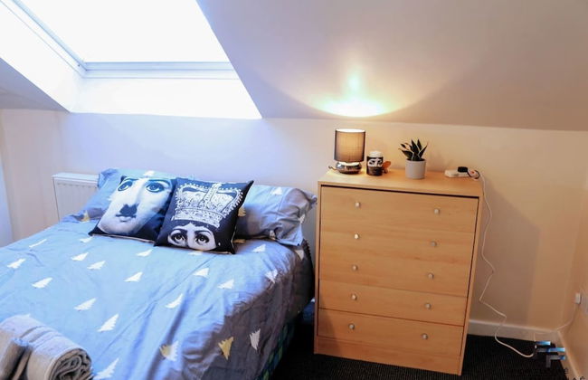 Beautiful 5-bed House Roker Beach - Photo 9