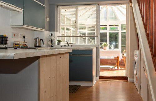 Cosy Homely House with Conservatory and Garden - Foto 3