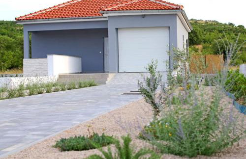 Modern Guest House Rak with beautiful pool - Photo 43