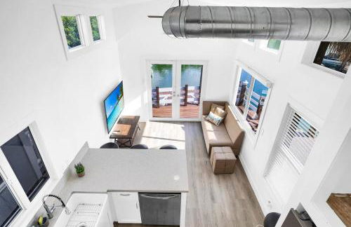 Tiny Home on Waterfront, Bay Views, Deck, Pool - Photo 3