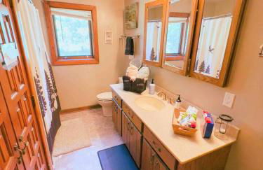 Luxe Spa Cabin: Hot Tub + Sauna + Fire - Foto 13