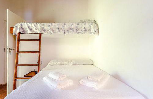 Casa dos Pássaros na areia a 20m da Praia da Baleia com 3 suítes e 1 dorm com ar condicionado, wifi, smart tv, cozinha completa e churrasqueira - Foto 25