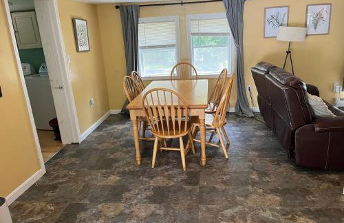 Nothing Fancy Older Pet Friendly Home near I 95 - Foto 41