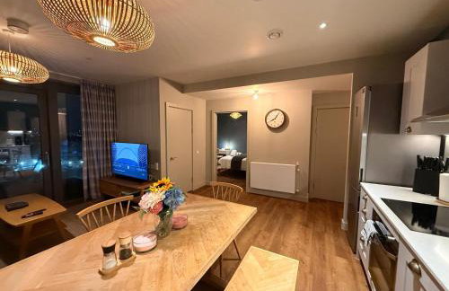 Luxury Private Room with Living Area Wembley Stadium View - Photo 16