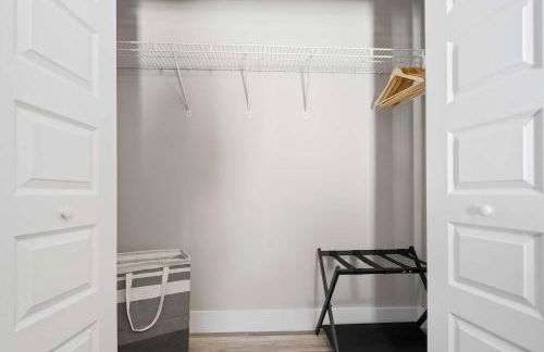 5 Minutes to Beach and Downtown Fire pit Grill - Foto 39