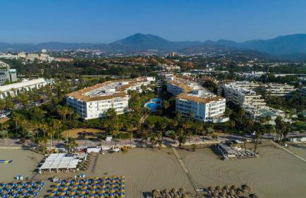 MARBELLA BANUS SUITES - Banús Playa Rocío - 3BR - 3BA - Direct Beach & Sea Access Complex - Outdoor Terrace w Garden Views - Pool - 3 Min Walk to Puerto Banús & Corte Ing Luxury Shopping - Ideal for Families - Foto 13
