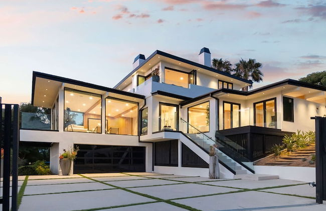 Sea Vista - Central Malibu Villa w/ Pool, Spa, & Ocean Views - Foto 1