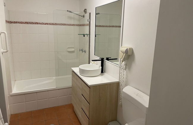 The York Beachfront Holiday Apartments - Photo 29