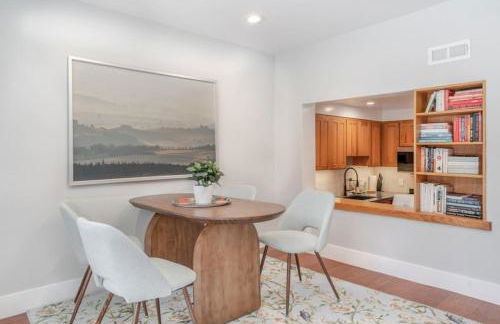 Charming Victorian Oasis with an Elegant and Spacious Haven - Foto 46