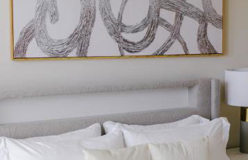 Huge Projector and Designated Workspace, Near Wrigley - Photo 17