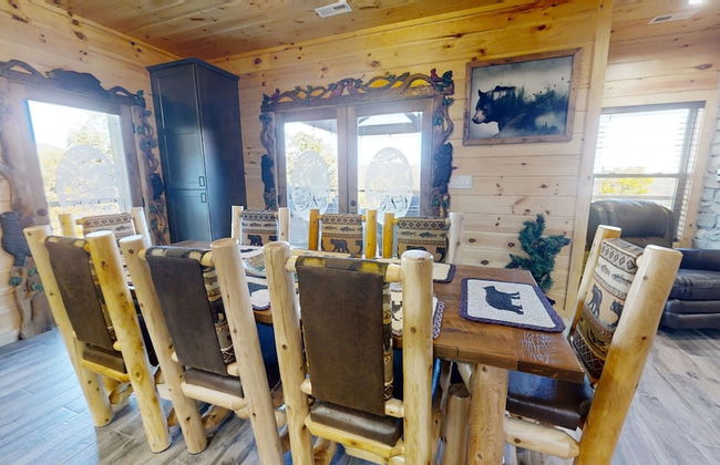 Lazy Bear Lodge 5 Bedroom Cabin by RedAwning - Photo 20