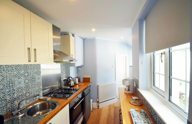 STABLE HOUSE - Near Windsor Castle - Photo 3