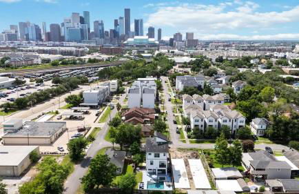 Resort vibe with Pool and Hot tub Downtown skyline views - Photo 44