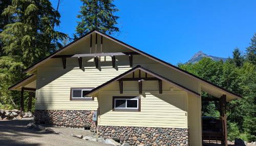 Bird House - Photo 3