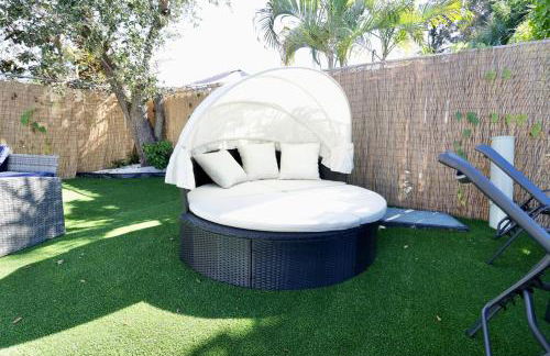 Luxury Oasis Getaway w/pool 15 mins from beach - Foto 47