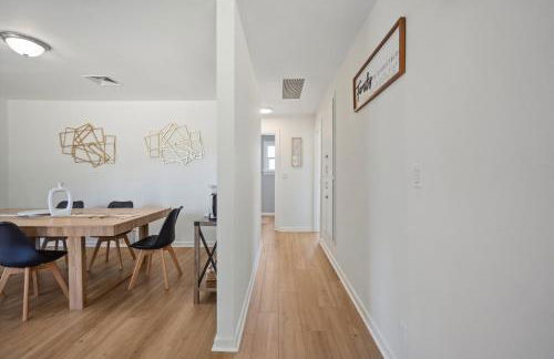 Spacious 5B2B home 5 min to airport with AC, Game Room, WiFi, Parking - Photo 52